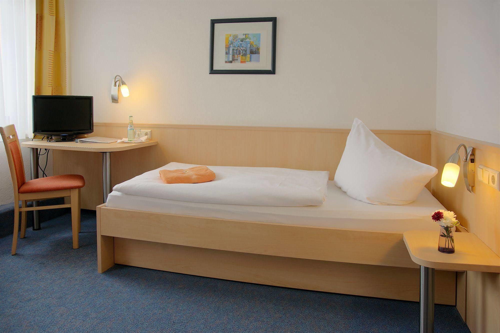 Adler-Hotel Delitzsch Kültér fotó